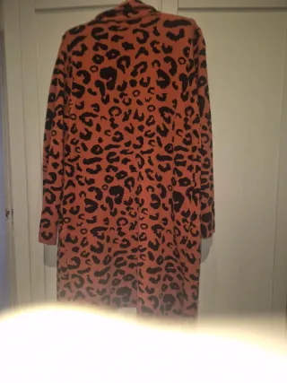 Abrigo Leopardo Naranja y Negro