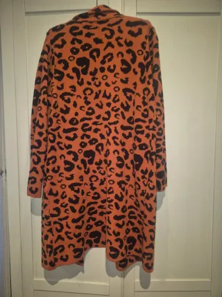 Abrigo Leopardo Naranja y Negro