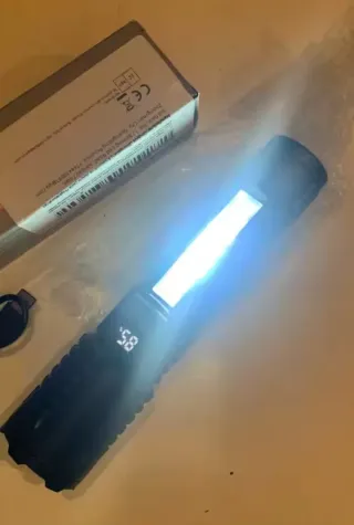 Linterna LED Súper Potente con lámpara lateral!!!