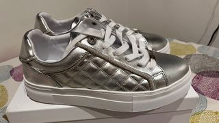 OFERTA SOLO HOY!! Zapatillas Guess Plateadas