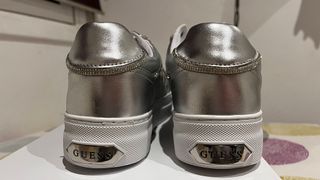 OFERTA SOLO HOY!! Zapatillas Guess Plateadas