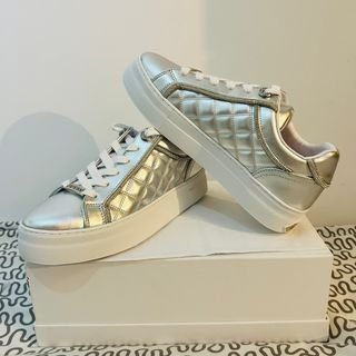 OFERTA SOLO HOY!! Zapatillas Guess Plateadas