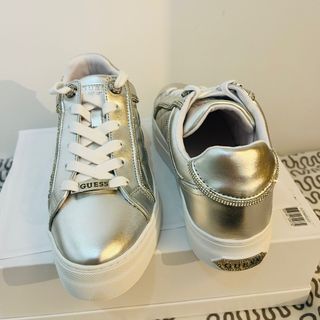 OFERTA SOLO HOY!! Zapatillas Guess Plateadas