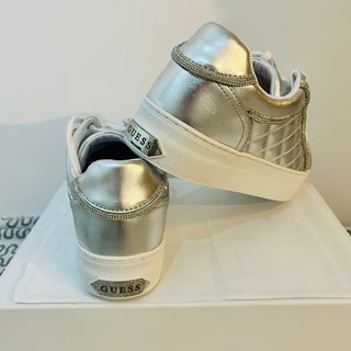 OFERTA SOLO HOY!! Zapatillas Guess Plateadas