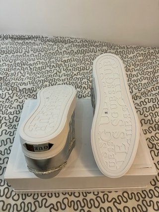 OFERTA SOLO HOY!! Zapatillas Guess Plateadas