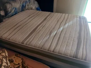 Colchón y somier 150x190 con patas