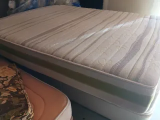 Colchón y somier 150x190 con patas