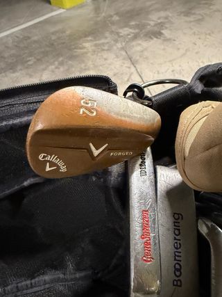 Set di mazze da golf di varie marche