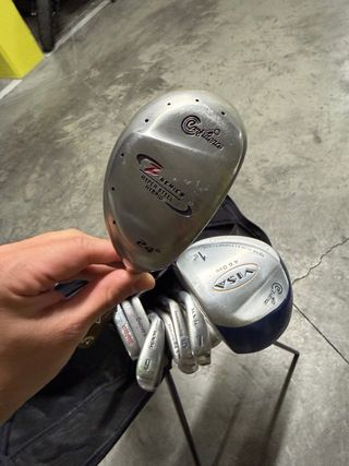 Set di mazze da golf di varie marche