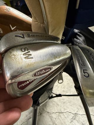 Set di mazze da golf di varie marche