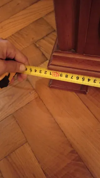 Armario grande de madera oscura