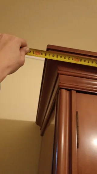 Armario grande de madera oscura