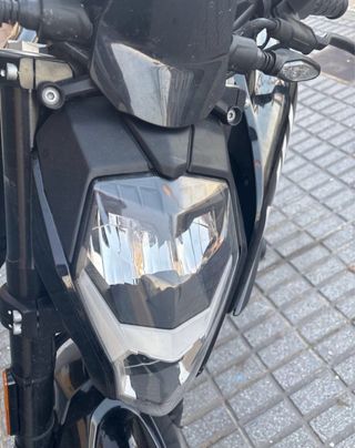 Moto CFMoto 300NK Negra y Plateada