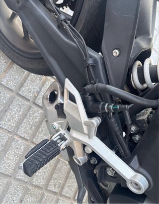 Moto CFMoto 300NK Negra y Plateada