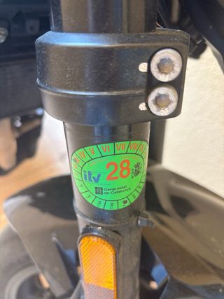 Moto CFMoto 300NK Negra y Plateada