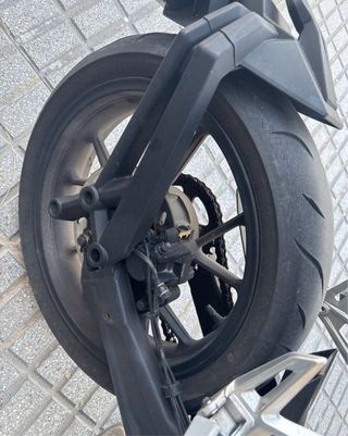 Moto CFMoto 300NK Negra y Plateada