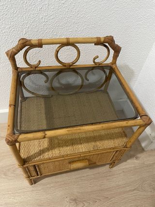 Mesita de noche de bambú con cristal