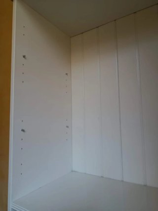 Estantería de madera maciza blanca