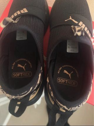 Scarpe Puma nere e oro