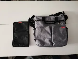 Bolso Skip Hop gris