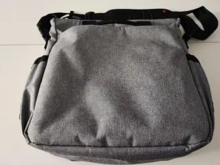 Bolso Skip Hop gris