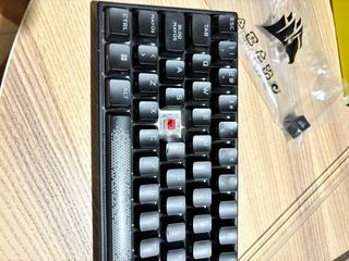 Teclado Corsair RGB Negro