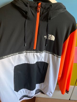 Cortavientos The North Face Naranja y Negro