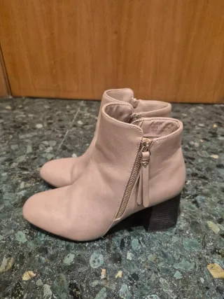 Botines Beige Tacón