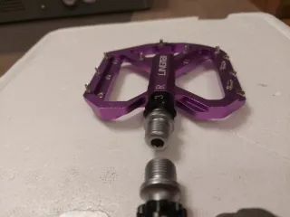 Pedales MTB LINGMAI Plata y Morado