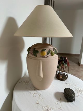 Lámpara de mesa cerámica con frutas