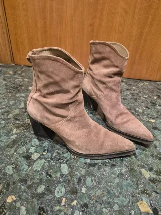 Botines beige tacón