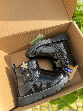 Botas pretas novas estrelas tam 22