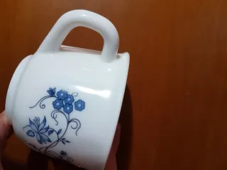 Tazza con fiori blu
