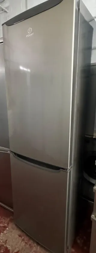 Frigorífico Combi Indesit No Frost
