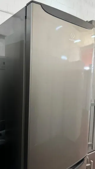 Frigorífico Combi Indesit No Frost