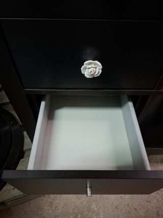 Mueble auxiliar negro Ikea