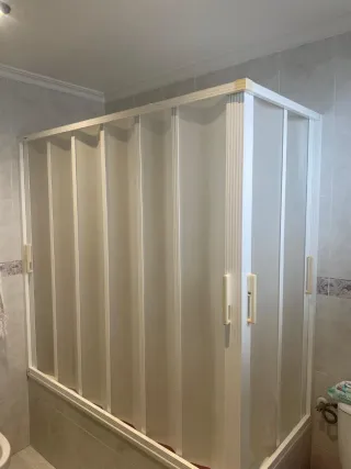 Mampara de ducha corredera con fuelle