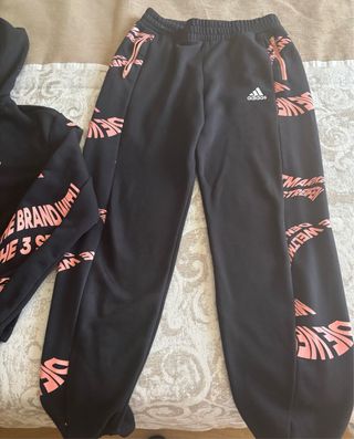 Abbigliamento sportivo Adidas per ragazze, nero e rosa.