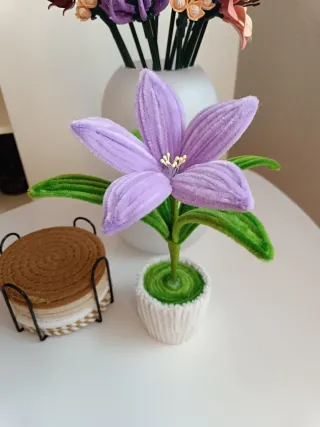 Flor de limpiapipas hecha a mano