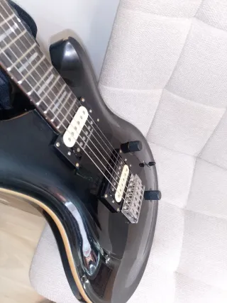Guitarra Eléctrica vendo cambio