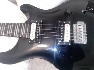 Guitarra Eléctrica vendo cambio