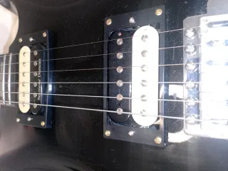 Guitarra Eléctrica vendo cambio