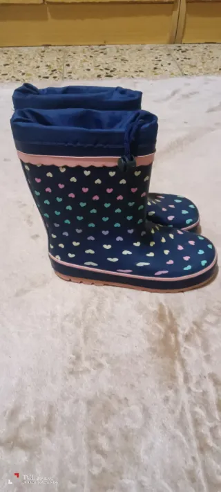 Botas de agua infantiles con corazones