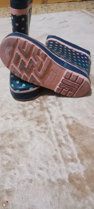 Botas de agua infantiles con corazones