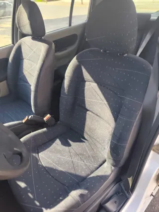 Coche averiado humo blanco