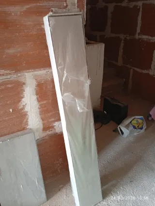 Suelo laminado parquet  efecto madera color gris