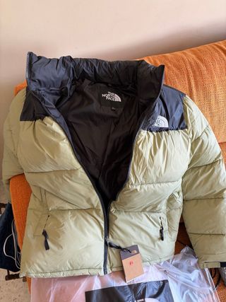 Chaqueta The North Face verde y negra