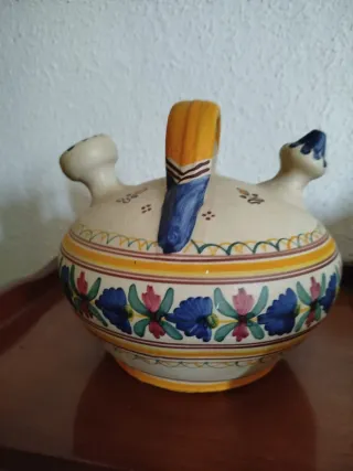 Botijo de cerámica mate decorado