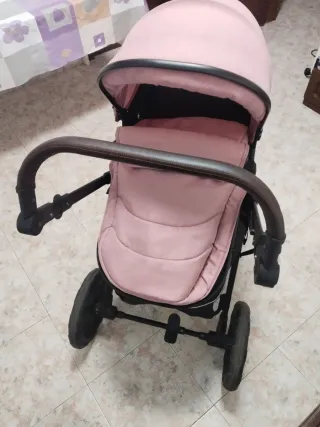 Carrito de bebé rosa