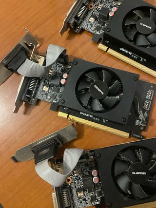 Confezione da 3 schede grafiche Gigabyte GT 710